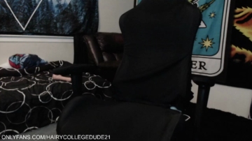 Hairycollegedude21  15-04-2021